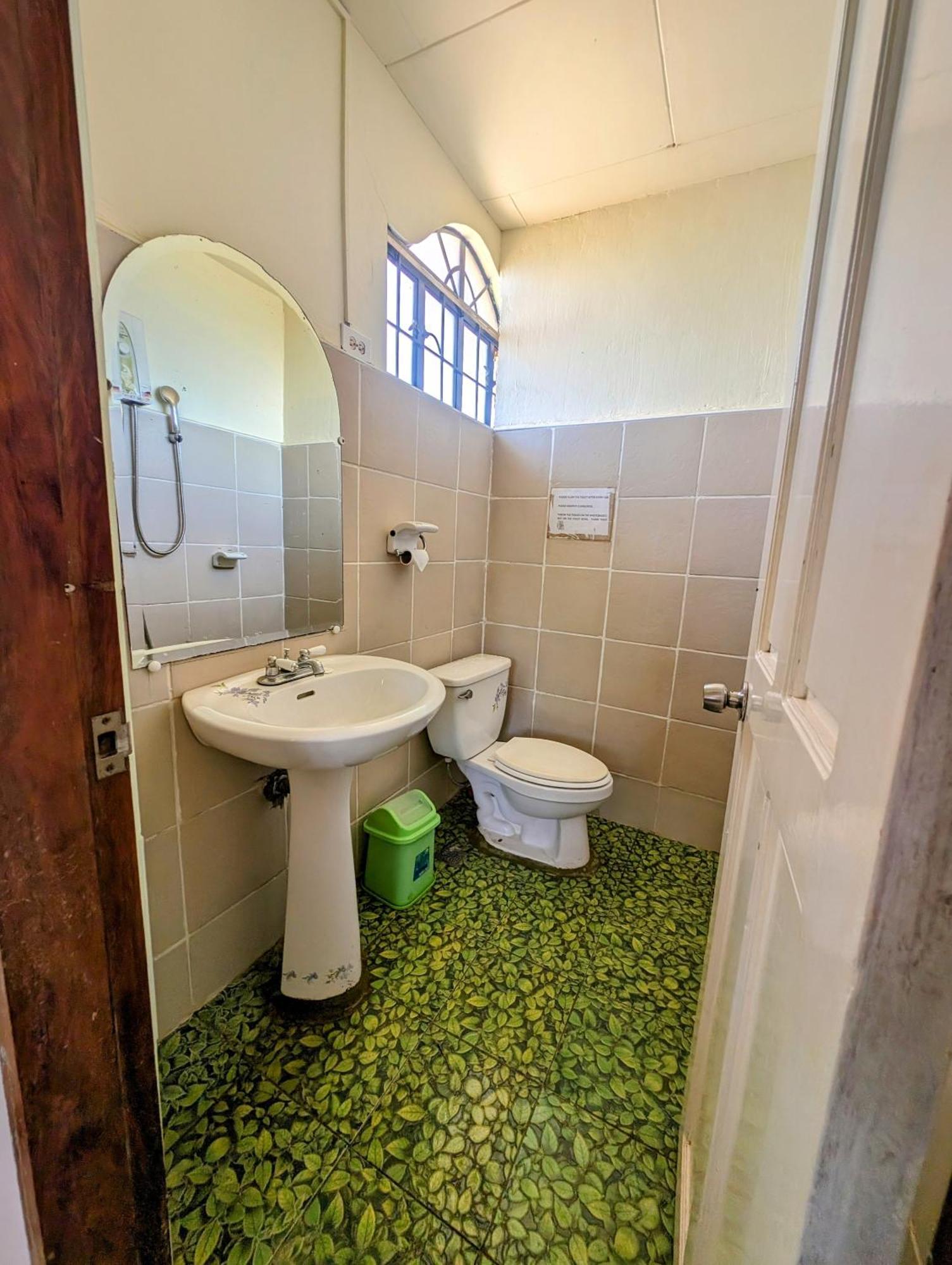 Screaming Gecko Hostel Busuanga Exterior foto