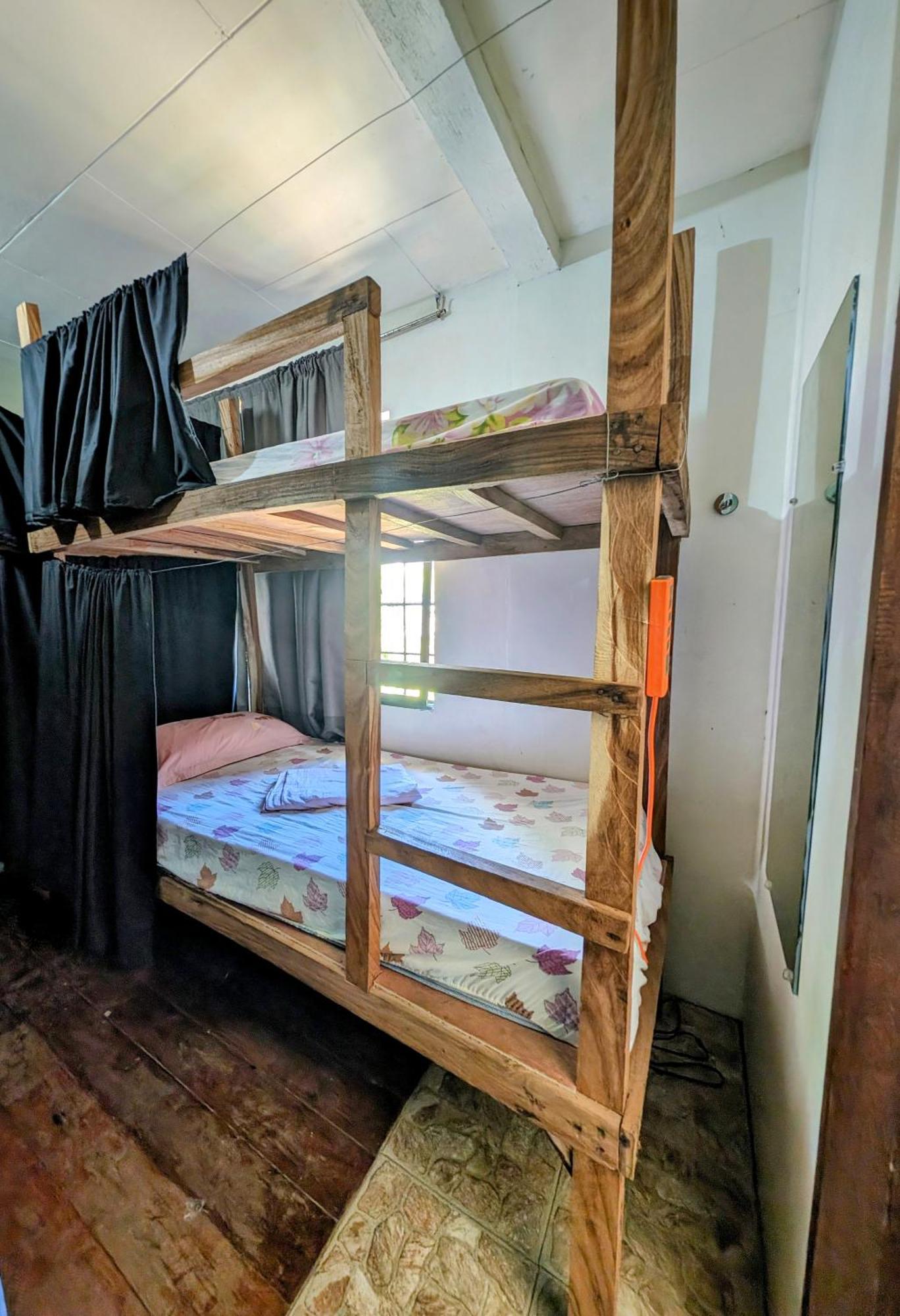 Screaming Gecko Hostel Busuanga Exterior foto
